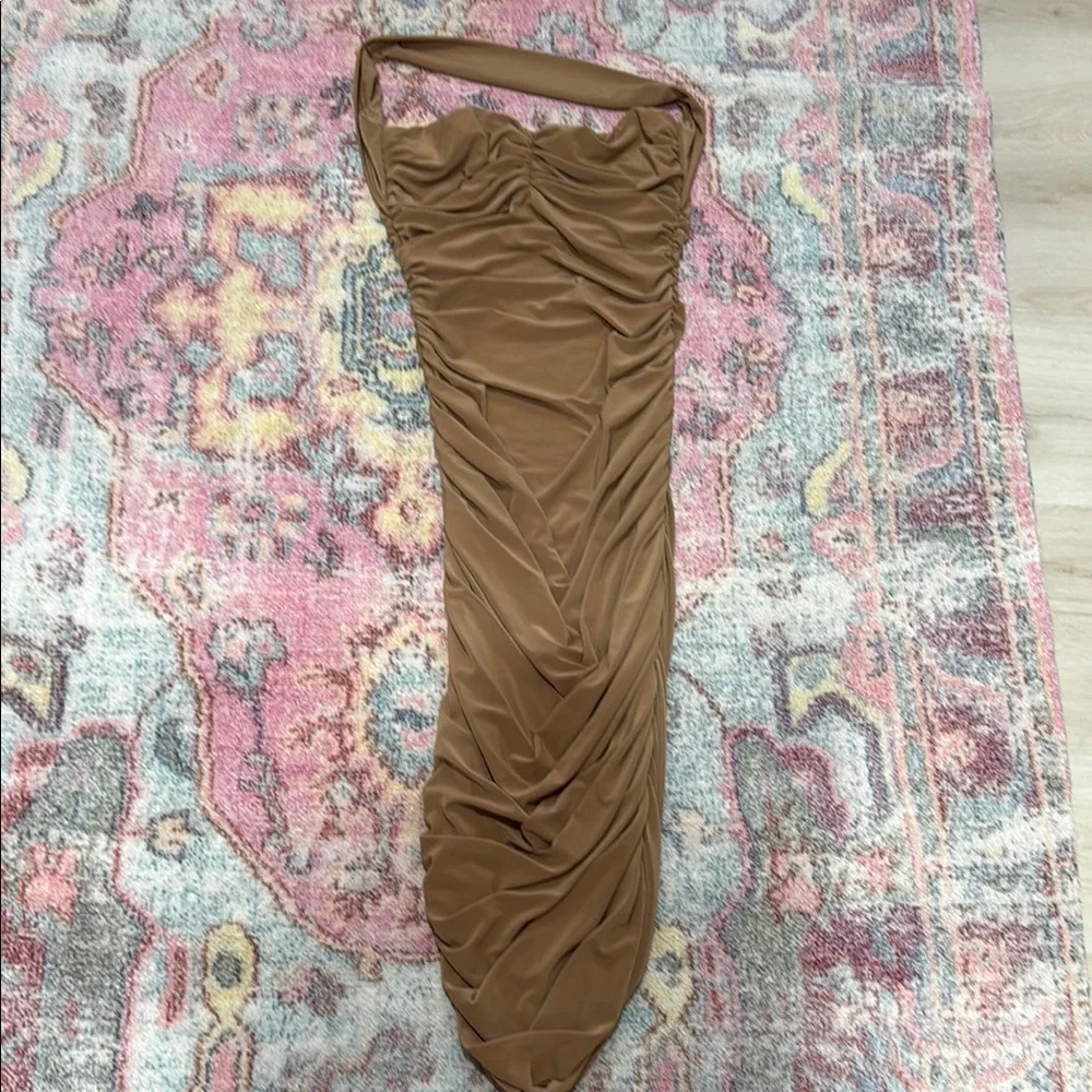 Norma Kamali Elegant Tan Ruched Dress - Picture 1 of 1